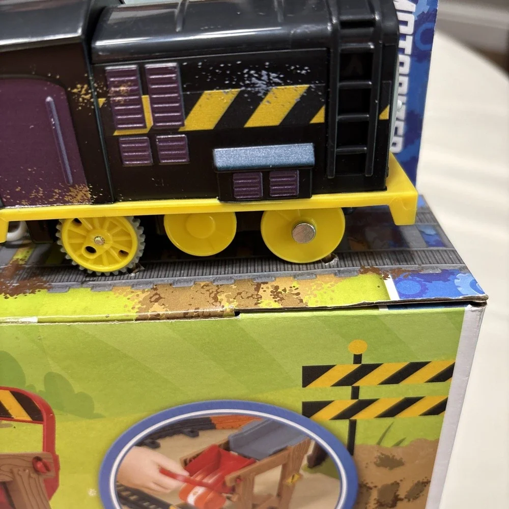 Fisher-Price Thomas & Friends Diesel's Lift & Load Construction Train Set New!